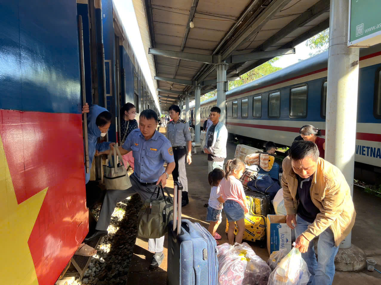 Hành khách có thể trả vé tàu đường sắt trực tuyến không mất phí khi tàu bị hủy vì thiên tai, sự cố