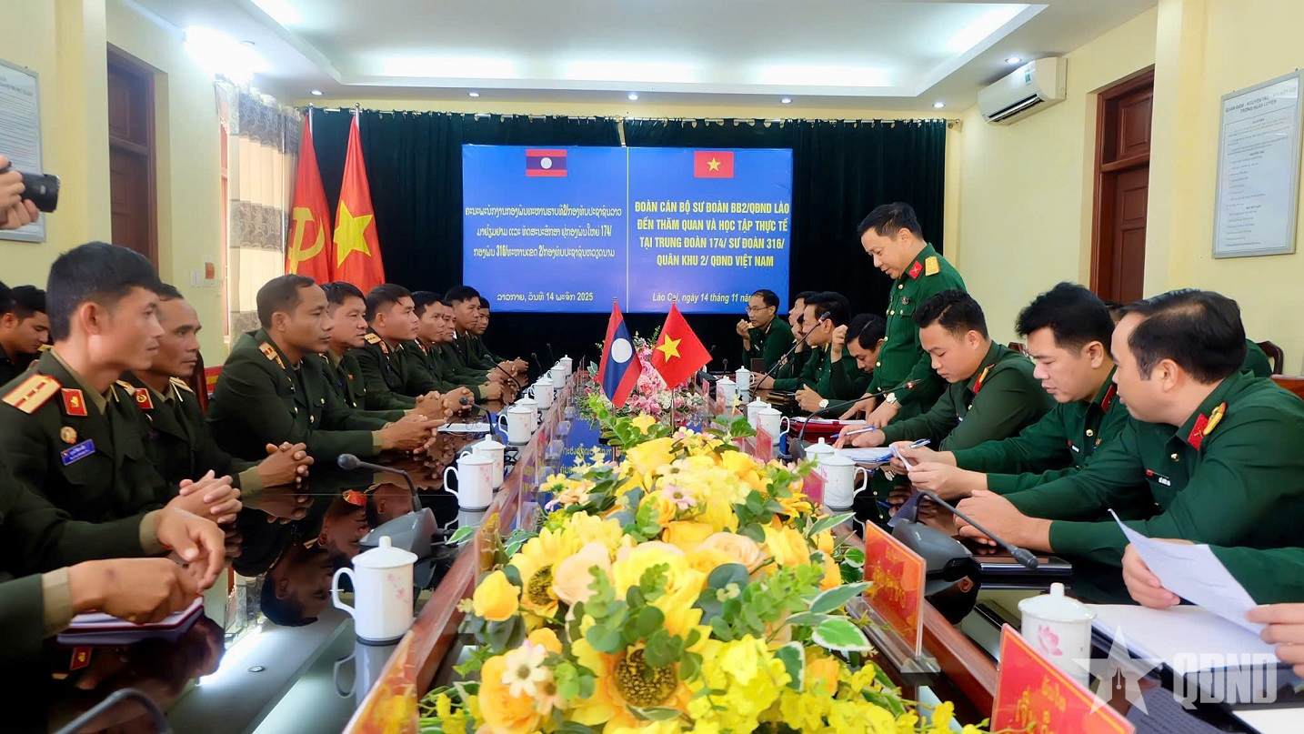 Sư đoàn 316 gặp mặt đoàn cán bộ Sư đoàn bộ binh 2, Quân đội nhân dân Lào
