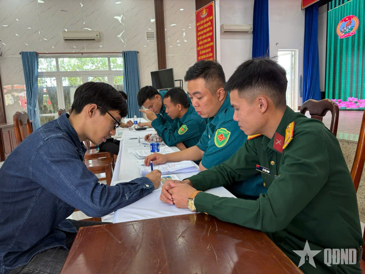 Thanh niên Phòng thủ Khu vực 1-Cẩm Lệ hăng hái tham gia khám tuyển nghĩa vụ quân sự