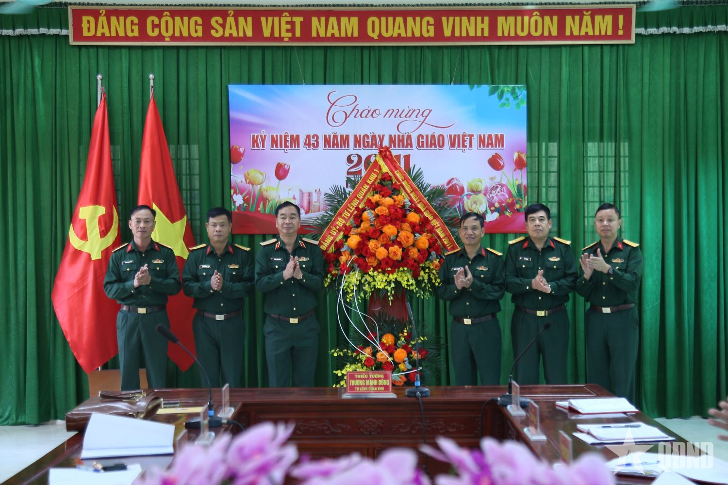 Tư lệnh Quân khu 1 chúc mừng Trường Quân sự Quân khu 1 nhân ngày 20-11