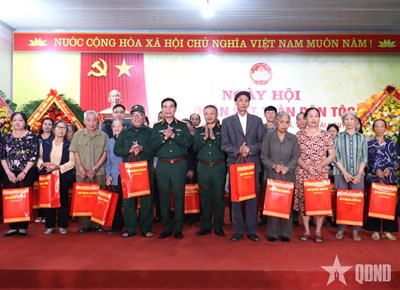 View - 	Đại tướng Phan Văn Giang: Góp sức xây dựng khu phố Mỏ Đá giàu đẹp