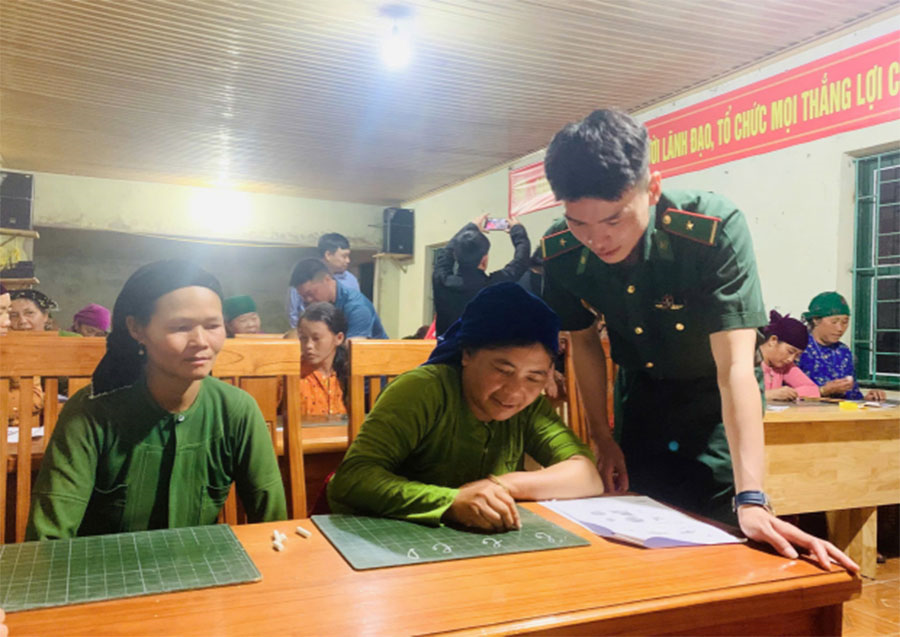 “Thầy giáo quân hàm xanh” nơi địa đầu Tổ quốc