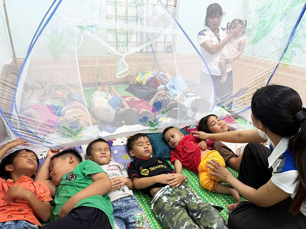 Những lớp học đặc biệt ở Tây Nguyên - Bài 1: Vòng tay yêu thương từ những tấm lòng cao cả