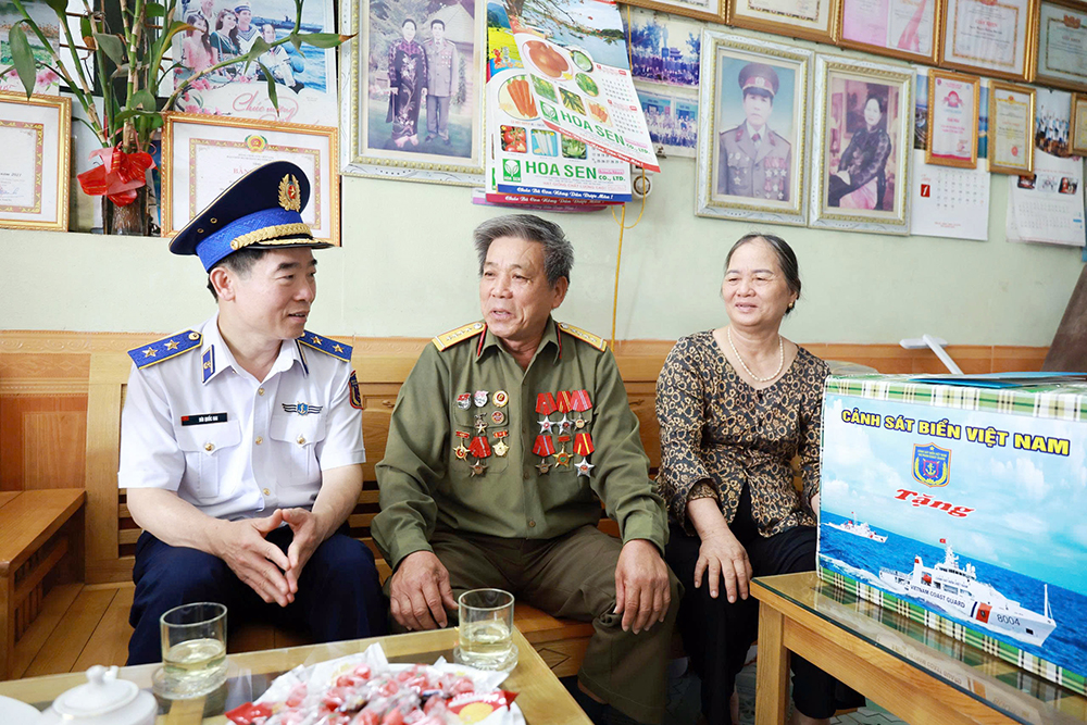 Giúp ngư dân đặc khu Cô Tô chấp hành nghiêm pháp luật