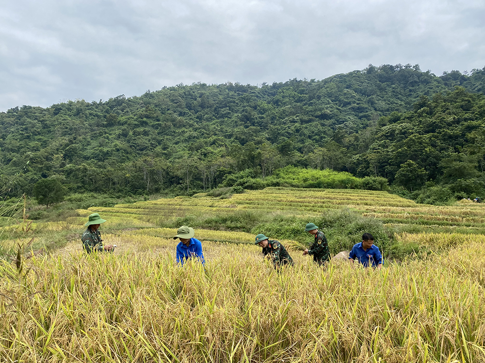Những người “gọi mùa” biên cương