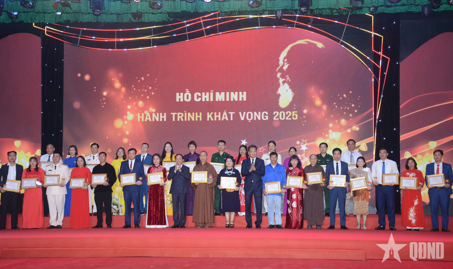 Giao lưu các điển hình tiêu biểu trong học tập và làm theo tư tưởng, đạo đức, phong cách Hồ Chí Minh khu vực phía Bắc năm 2025