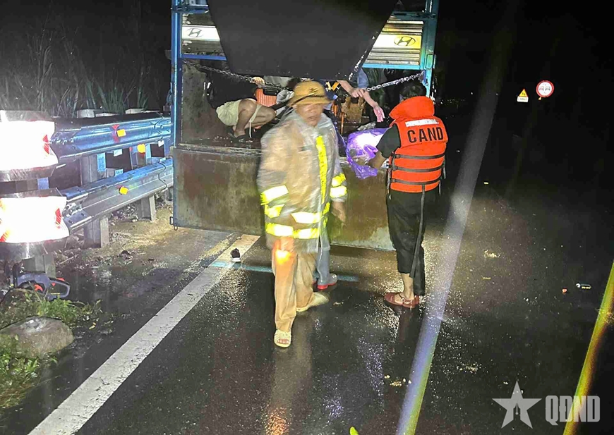 Khánh Hòa: Sạt lở tại đèo Khánh Lê nối Đà Lạt - Nha Trang khiến 5 người tử vong