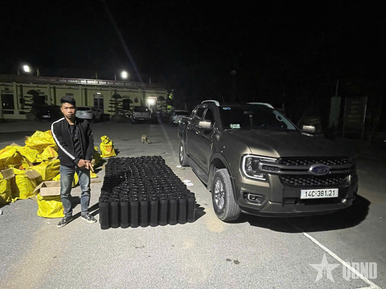 Bắt đối tượng vận chuyển trái phép hơn 224 bình khí