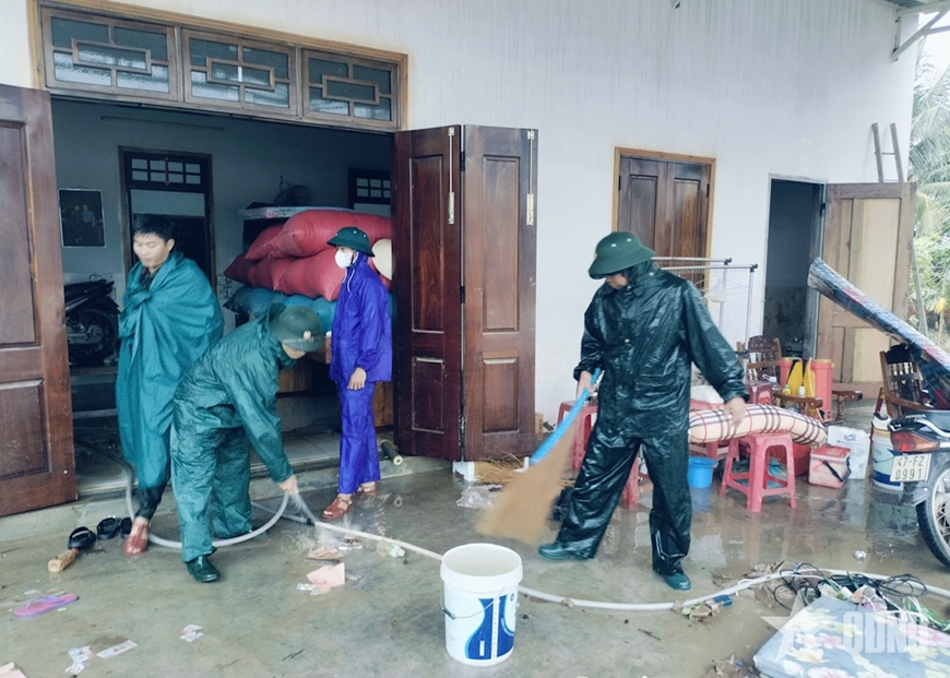 LLVT tỉnh Đắk Lắk chủ động giúp dân phòng, chống mưa lũ