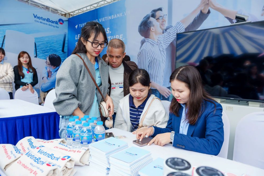 Đồng hành, kết nối giữa sinh viên và doanh nghiệp