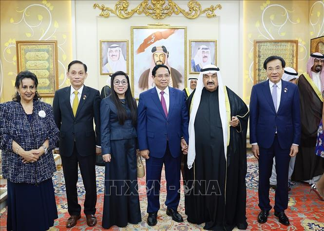 Thủ tướng Phạm Minh Chính thăm nguyên Thủ tướng Kuwait Sheikh Nasser Al-Mohammed Al-Jaber Al-Sabah
