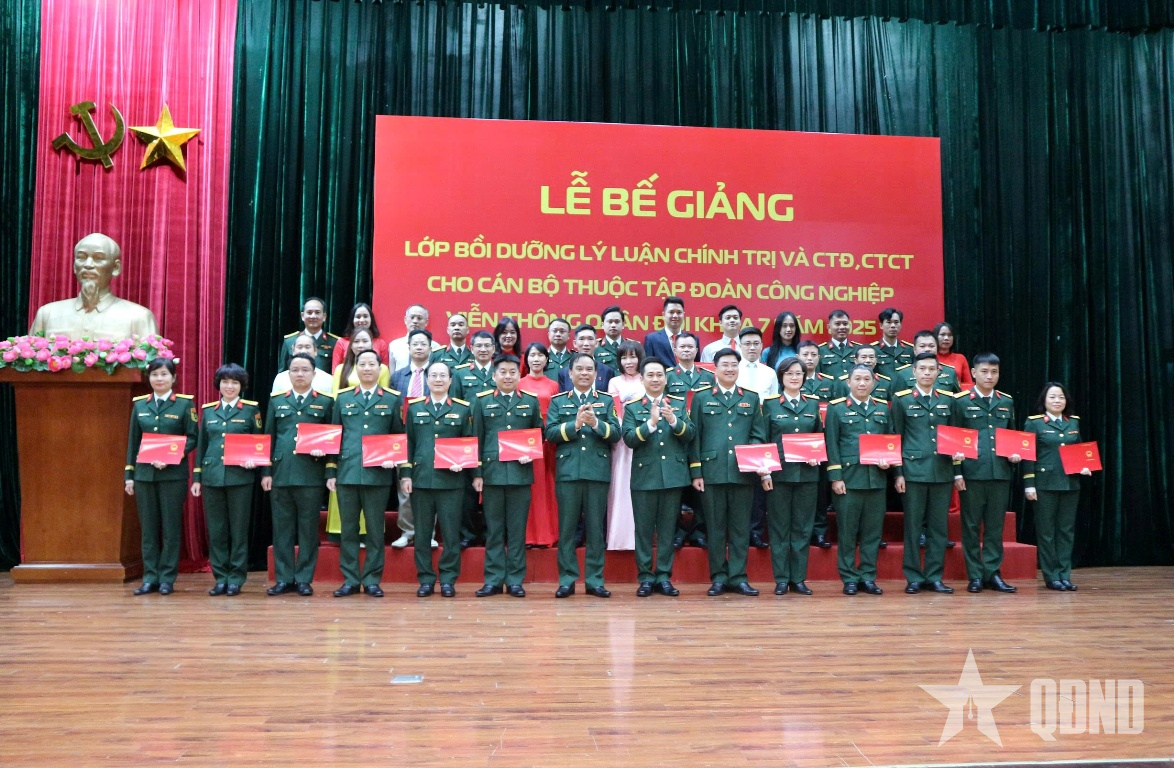 Bế giảng lớp bồi dưỡng lý luận chính trị và công tác Đảng, công tác chính trị cho cán bộ Viettel