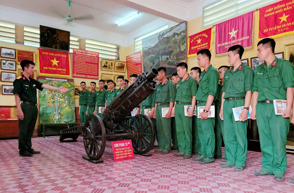 Ngời sáng tinh thần anh dũng và sức mạnh pháo binh