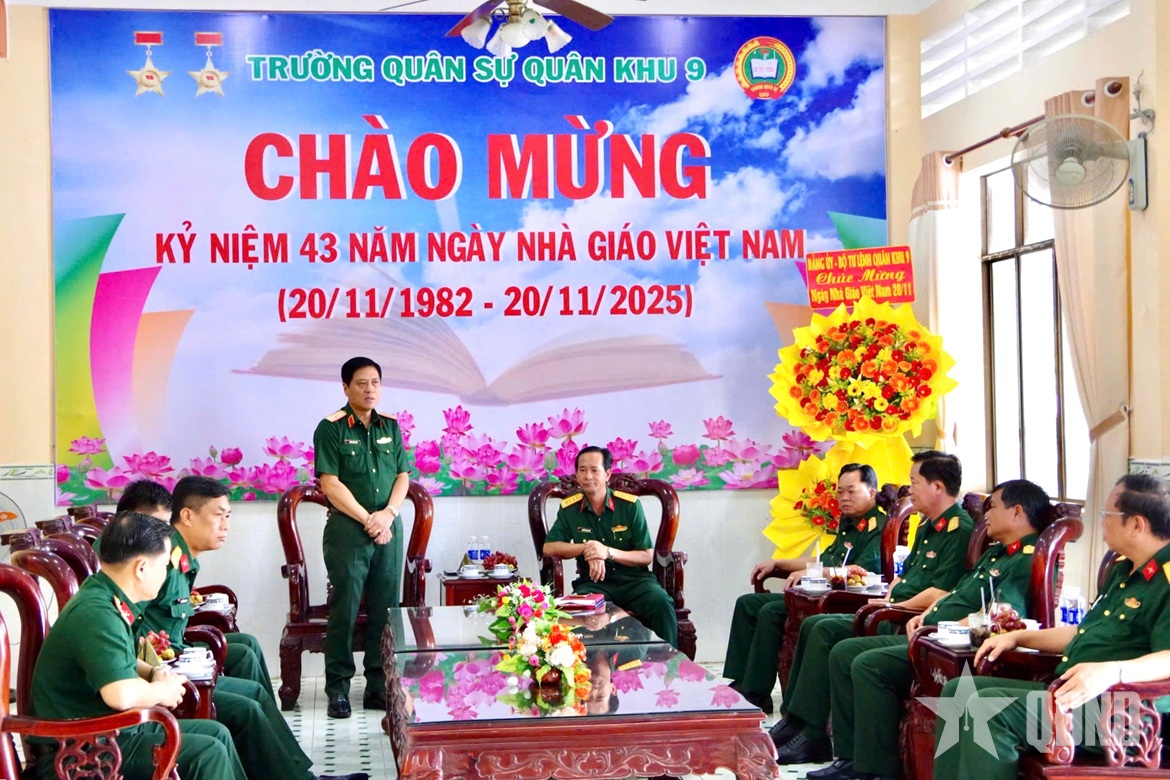 Quân khu 9 chúc mừng Ngày Nhà giáo Việt Nam
