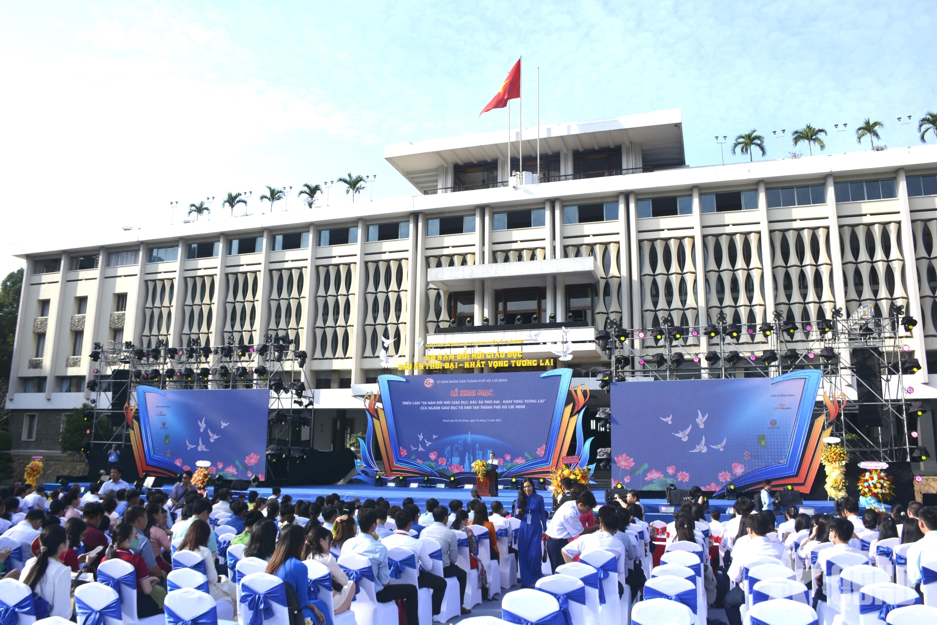 Khai mạc triển lãm 50 năm đổi mới giáo dục - đào tạo TP Hồ Chí Minh