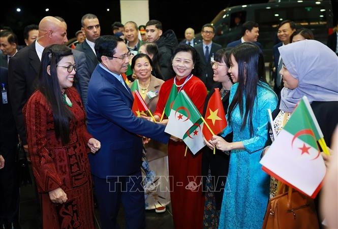 Thủ tướng Phạm Minh Chính và phu nhân gặp mặt cộng đồng người Việt Nam tại Algeria