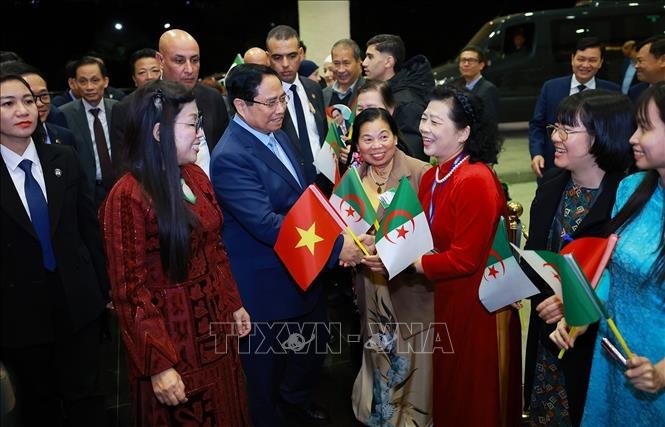 Thủ tướng Phạm Minh Chính và phu nhân gặp mặt cộng đồng người Việt Nam tại Algeria