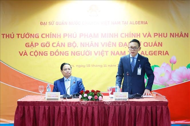 Thủ tướng Phạm Minh Chính và phu nhân gặp mặt cộng đồng người Việt Nam tại Algeria