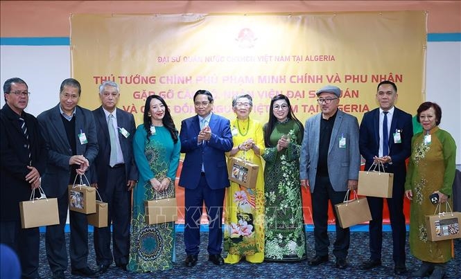 Thủ tướng Phạm Minh Chính và phu nhân gặp mặt cộng đồng người Việt Nam tại Algeria