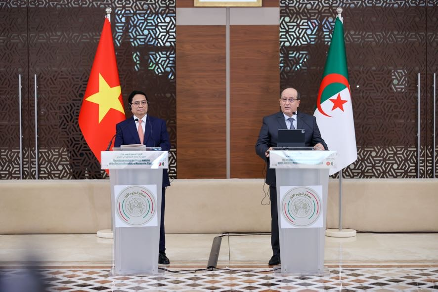 Thủ tướng Việt Nam và Thủ tướng Algeria họp báo: Triển khai ngay các chương trình, dự án, cụ thể hóa khuôn khổ quan hệ Đối tác Chiến lược