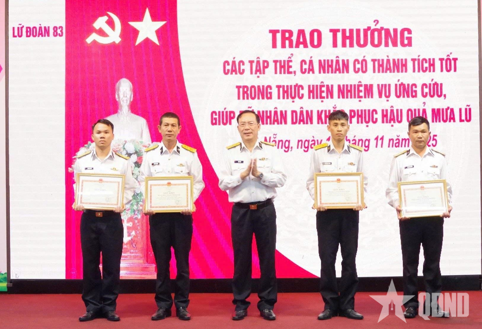 Lữ đoàn Công binh 83 khen thưởng các tập thể, cá nhân giúp dân khắc phục hậu quả mưa, lũ