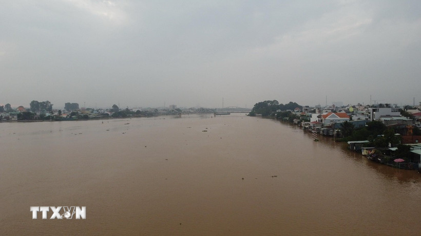 Nước thượng nguồn về hồ lớn, thủy điện Trị An tăng lượng xả lũ

