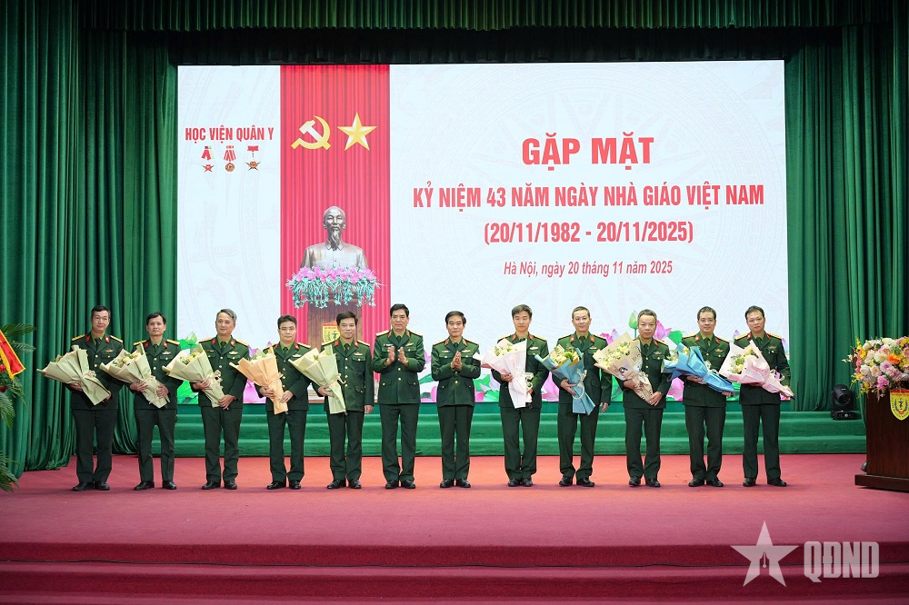 Học viện Quân y gặp mặt kỷ niệm 43 năm Ngày Nhà giáo Việt Nam