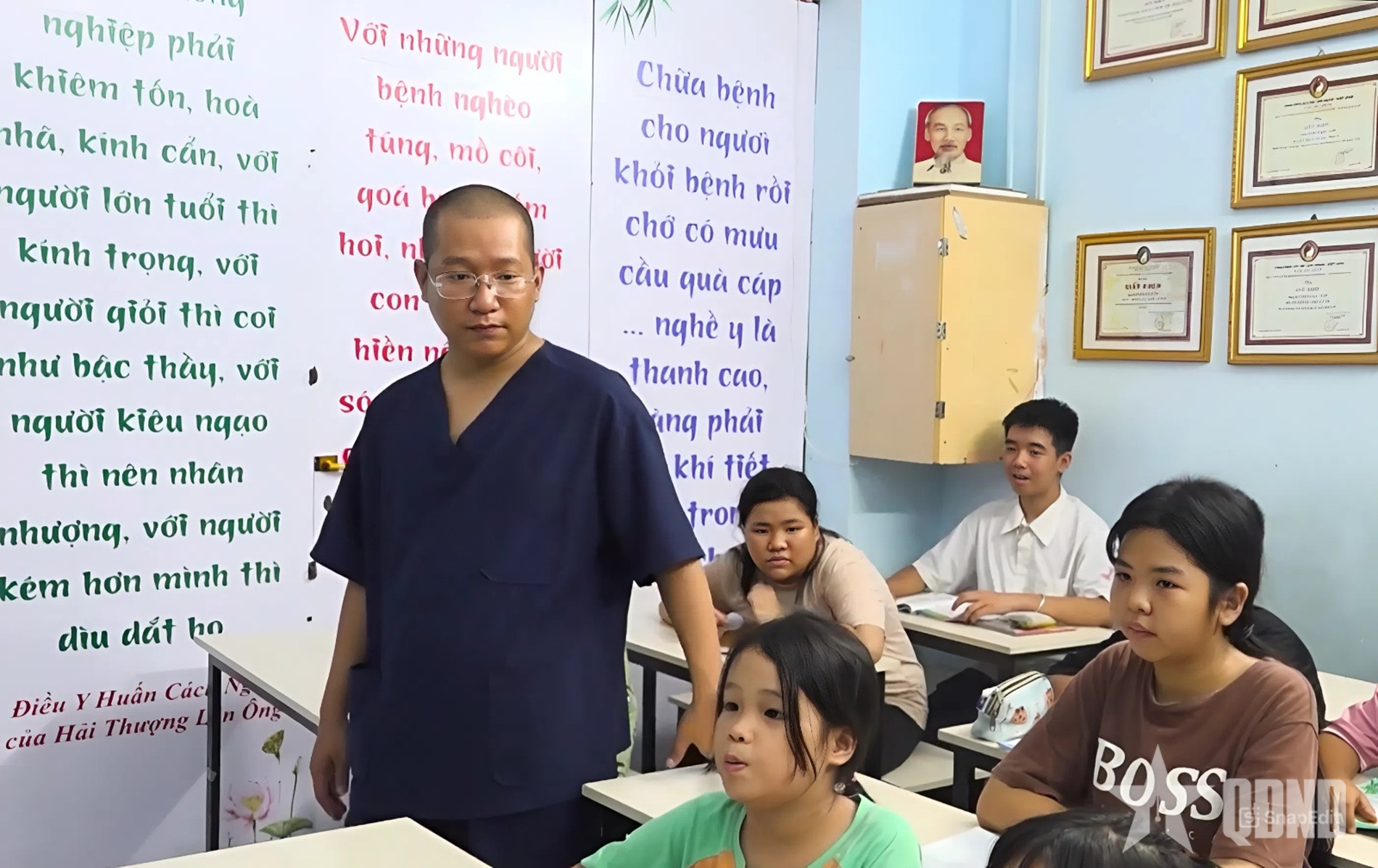 Hơn mười năm vun gốc tri thức nâng bước trẻ khó khăn