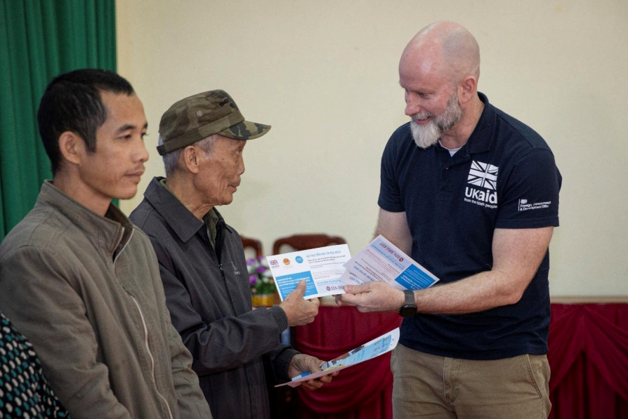 Anh tăng mức viện trợ lên đến 27 tỷ đồng hỗ trợ Việt Nam khắc phục hậu quả bão lũ