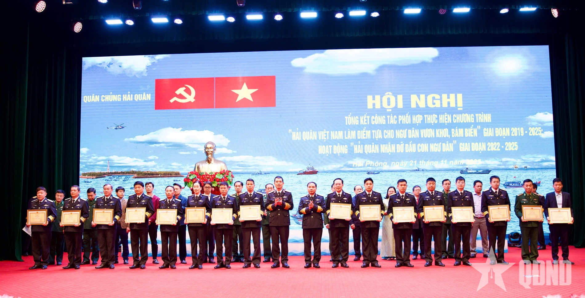 Quân chủng Hải quân tổng kết công tác phối hợp thực hiện Chương trình “Hải quân Việt Nam làm điểm tựa cho ngư dân vươn khơi, bám biển”

