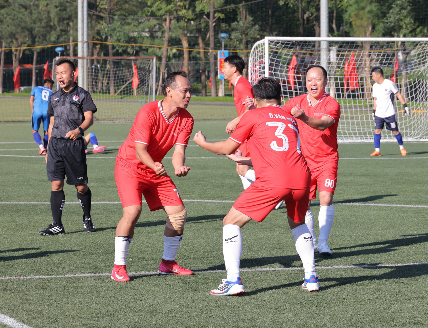 Hội thao thể dục thể thao toàn quân năm 2025: Bùng nổ trên sân bóng đá, cầu lông

