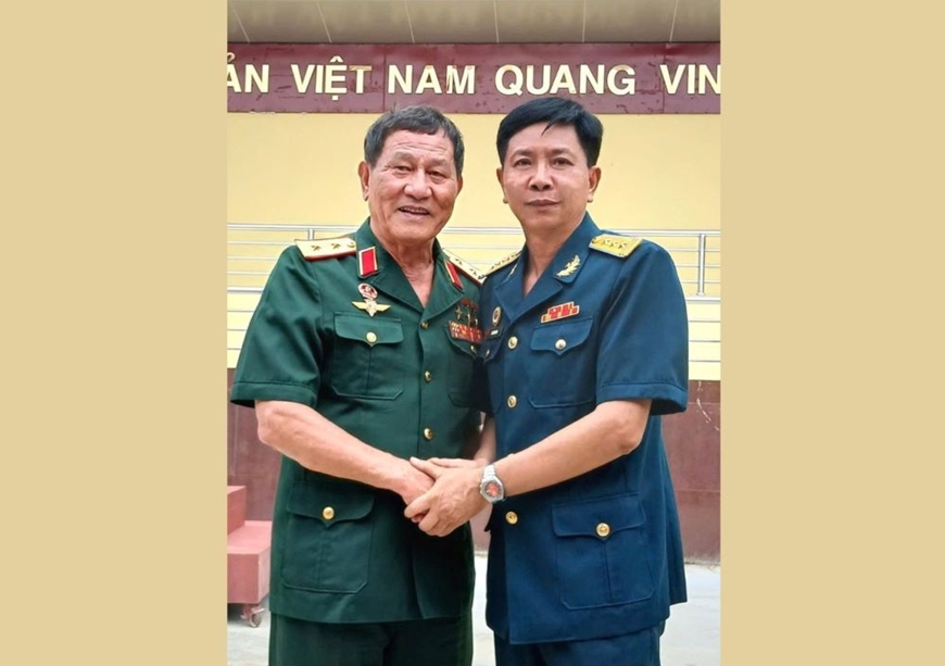 MiG-21 hạ gục pháo đài bay