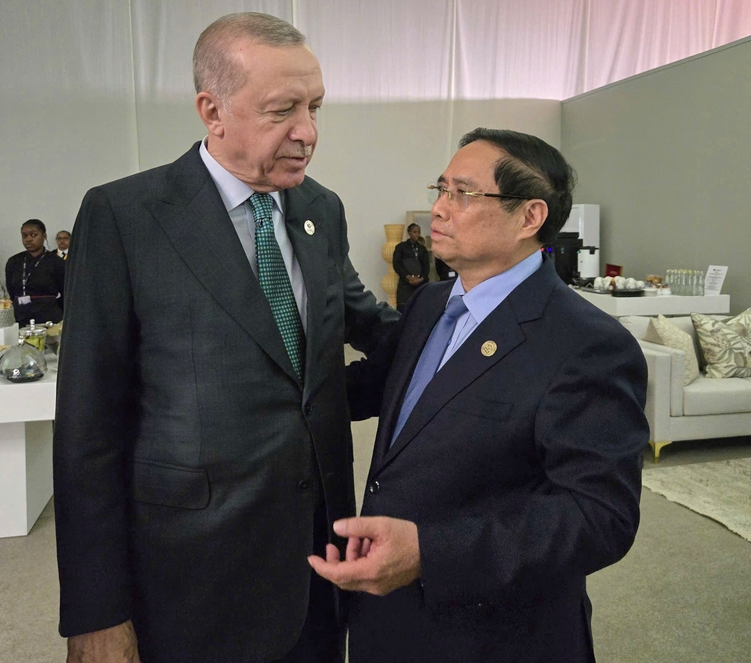 Thủ tướng Phạm Minh Chính gặp lãnh đạo nhiều nước và tổ chức quốc tế