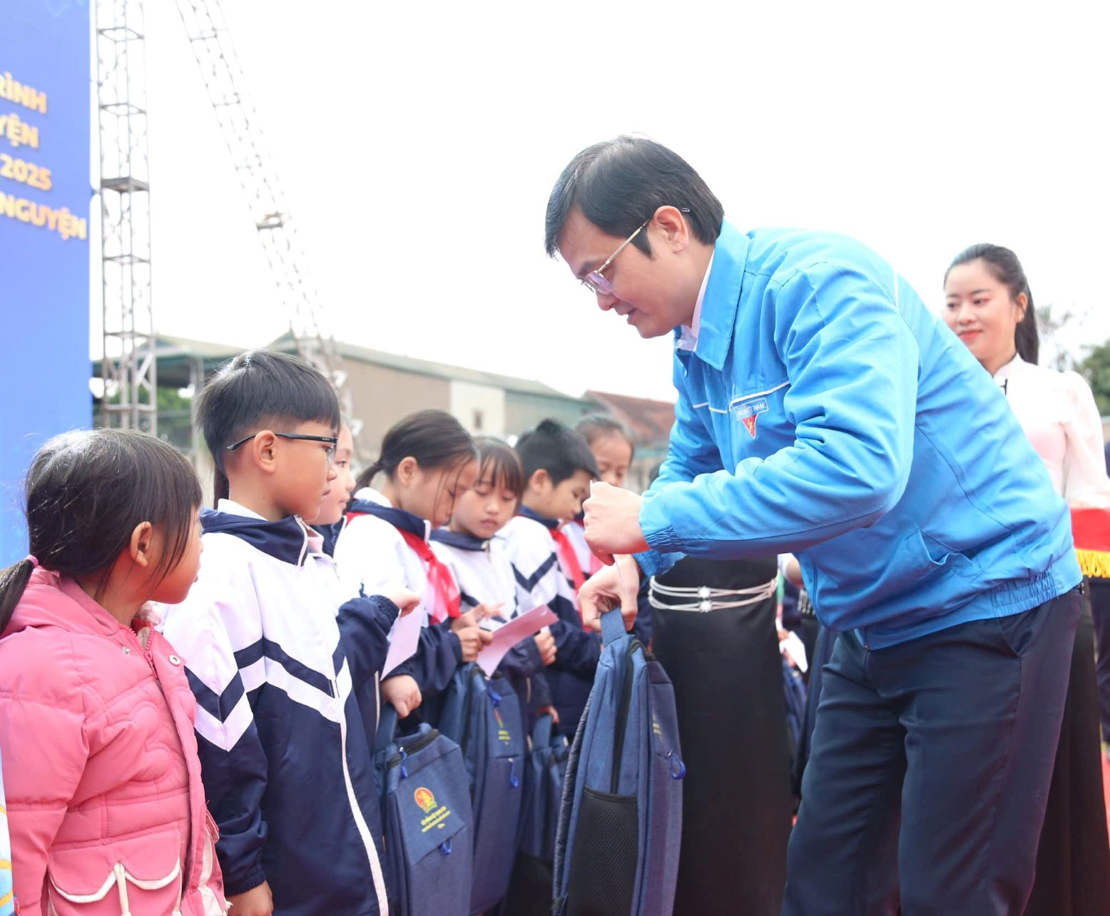 Tuổi trẻ Việt Nam đồng hành với thanh thiếu nhi vùng biên giới