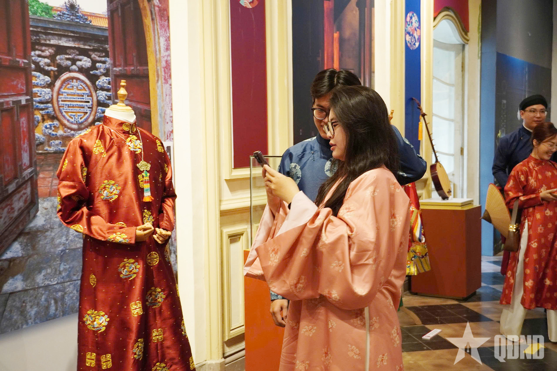 Trưng bày chuyên đề về y phục người Việt qua ba thế kỷ tại Bảo tàng TP Hồ Chí Minh