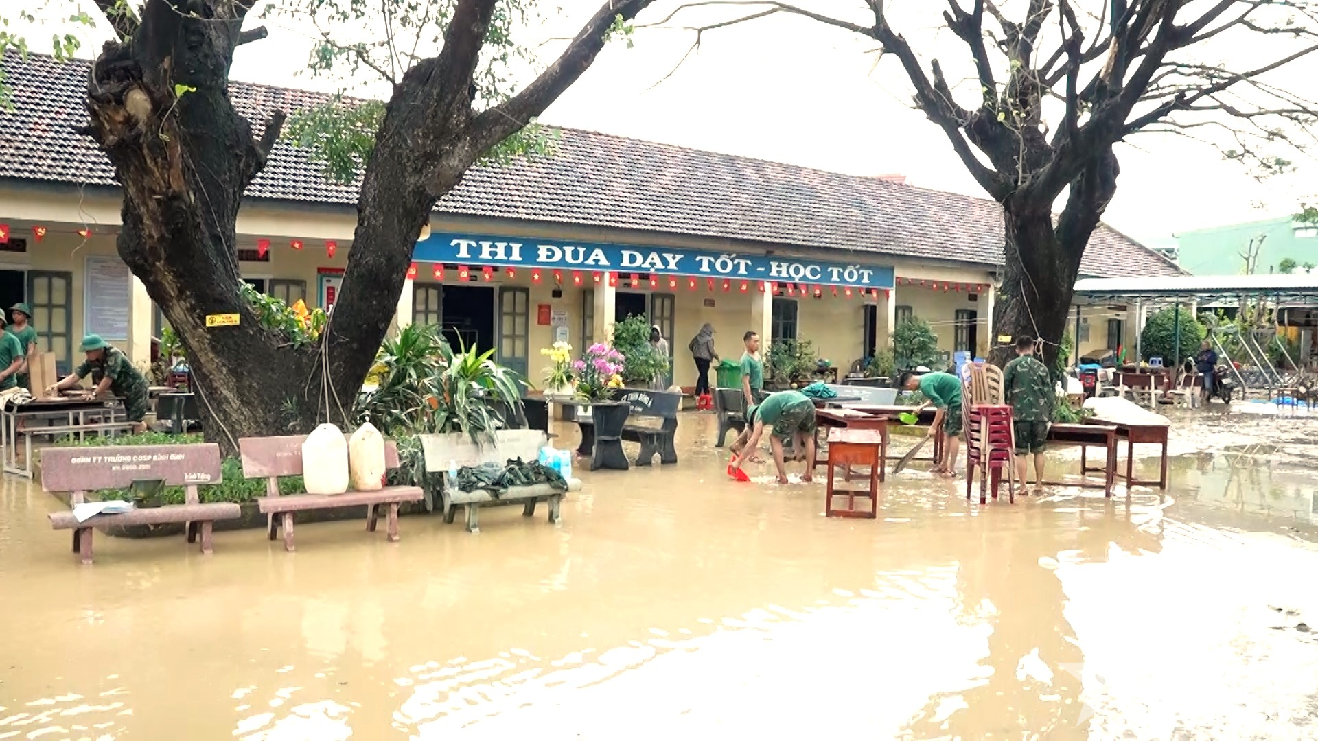 Lực lượng vũ trang Quân khu 5 tận tình, tận nghĩa giúp dân

