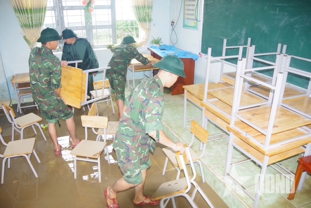 Quân đội tăng cường hỗ trợ nhân dân xã Hòa Thịnh và nhiều địa phương của tỉnh Đắk Lắk