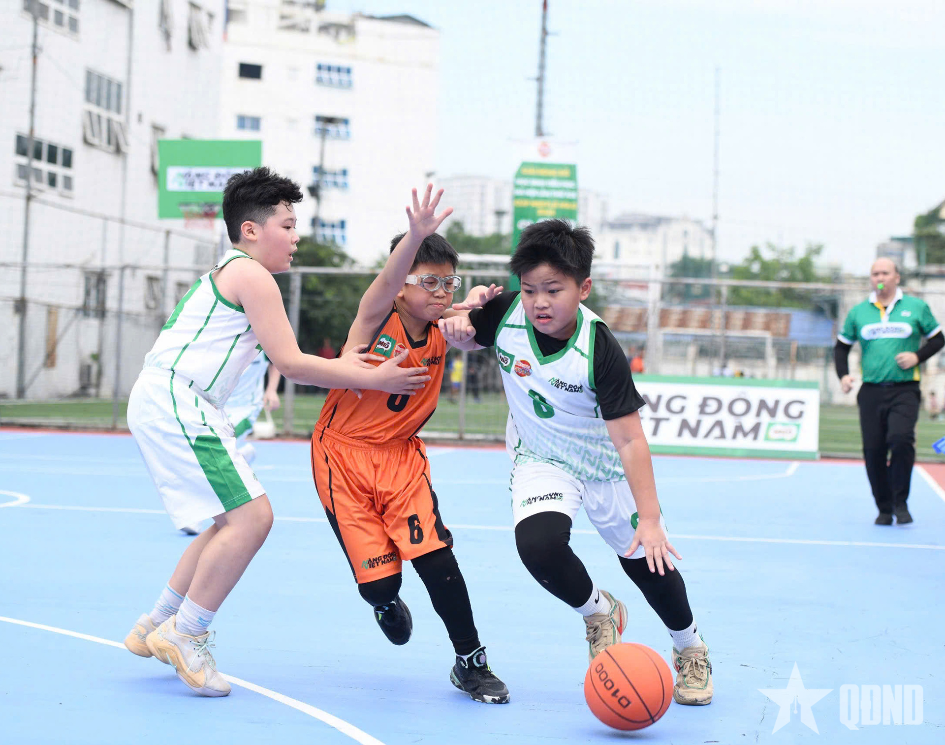 Khởi tranh vòng chung kết Giải bóng rổ học sinh Tiểu học Hà Nội 2025

