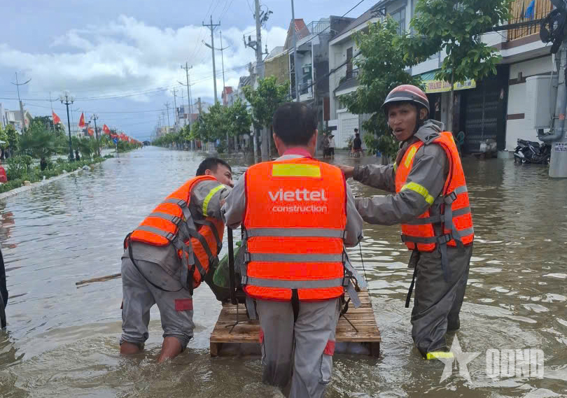 Viettel đồng hành với người dân vùng lũ