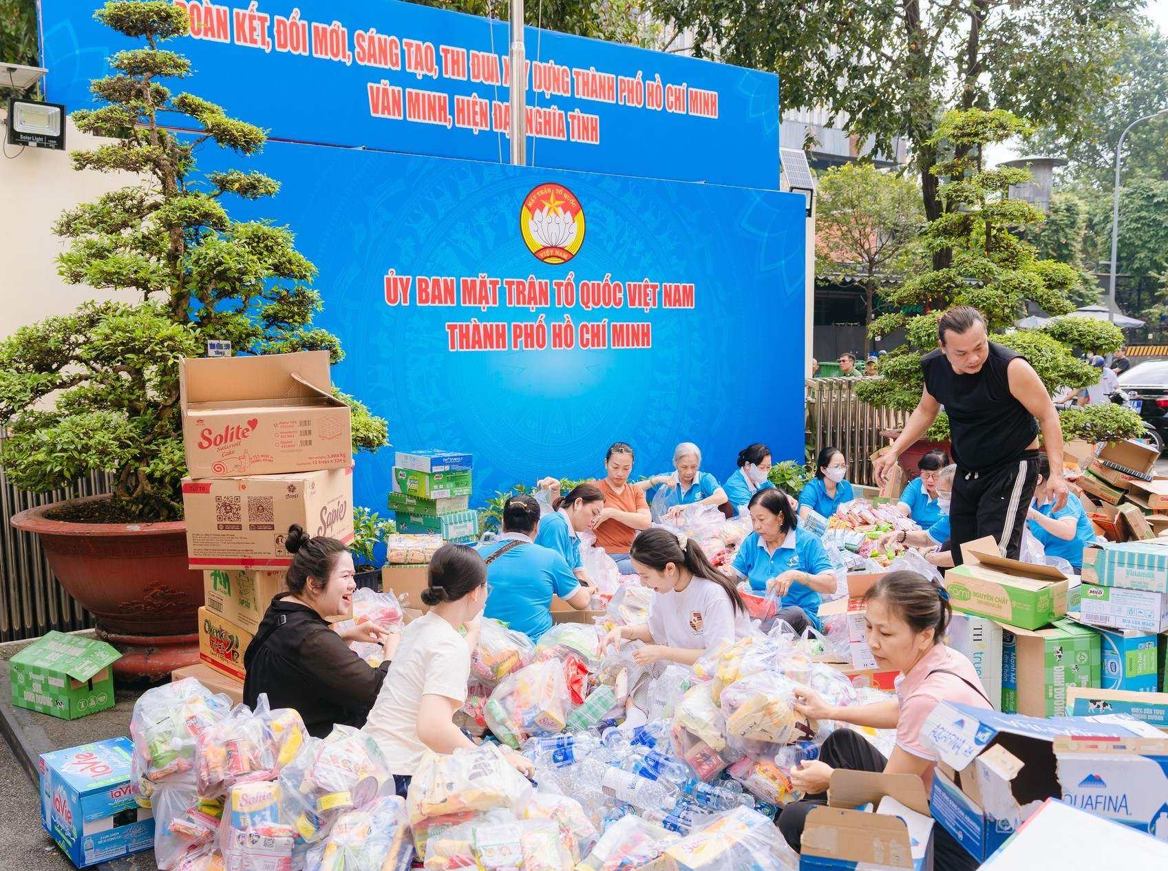 Thành phố mang tên Bác hướng về đồng bào miền Trung