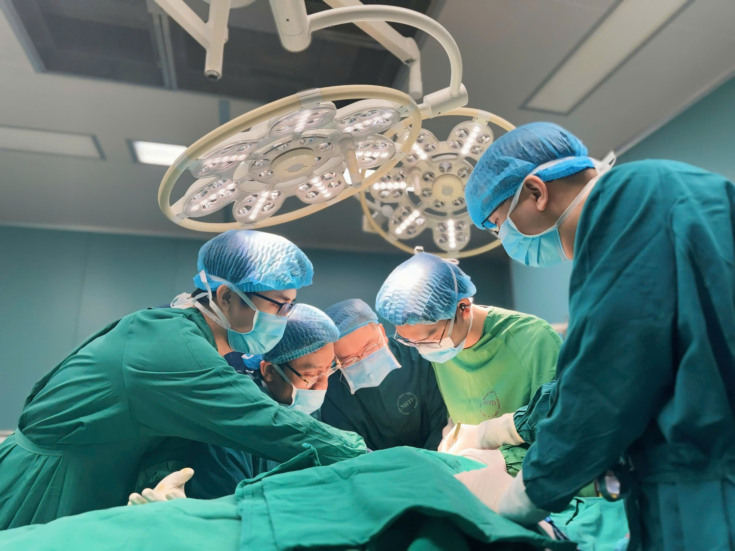 Phẫu thuật thành công 2 ca liệt đám rối thần kinh cánh tay sau tai nạn giao thông