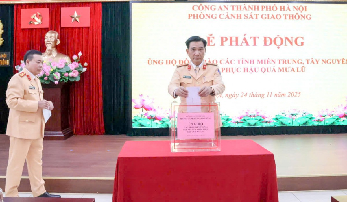 Phòng Cảnh sát giao thông TP Hà Nội chung tay hướng về đồng bào vùng lũ

