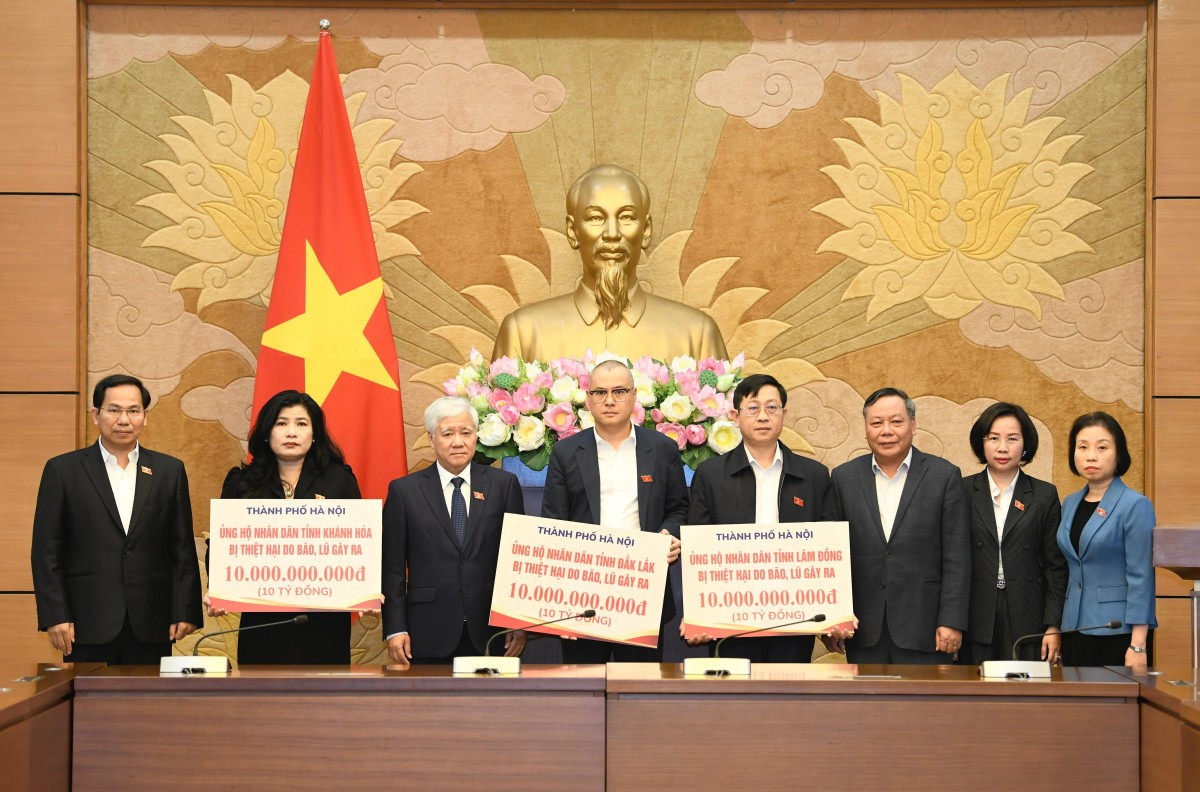 TP Hà Nội trao 30 tỷ đồng hỗ trợ Đắk Lắk, Lâm Đồng và Khánh Hòa

