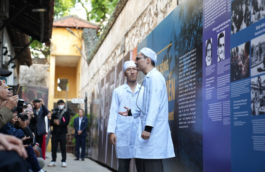 Trưng bày chuyên đề “Khát vọng hòa bình” kỷ niệm Chiến thắng “Hà Nội - Điện Biên Phủ trên không”