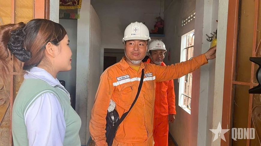 EVNCPC: 98,2% khách hàng được cấp điện trở lại sau mưa lũ