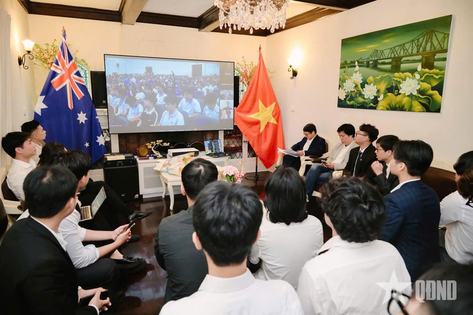 Du học sinh Việt Nam vững niềm tin với Đảng trước “ma trận” thông tin nơi xứ người - Bài 2: Kiến tạo “Vắc-xin tư tưởng” cho du học sinh (Tiếp theo và hết)