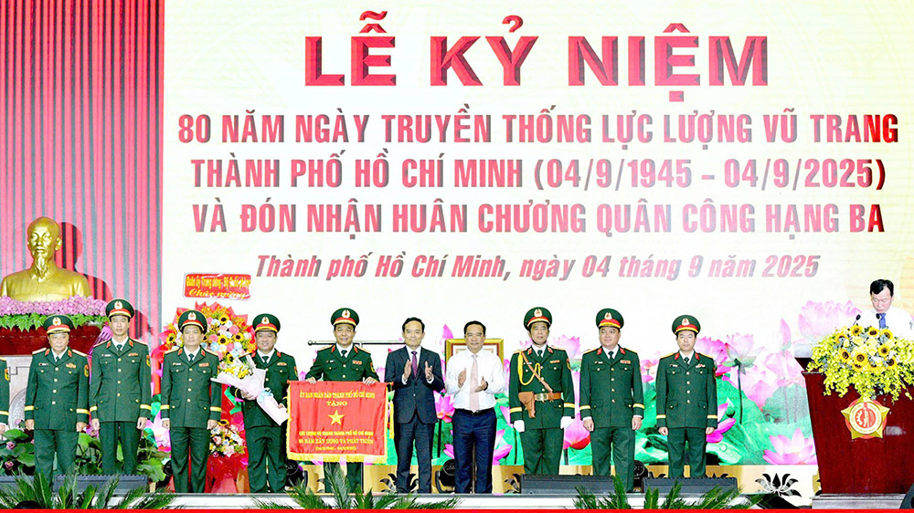 Phát huy tinh thần Nam Kỳ khởi nghĩa, xây dựng LLVT TP Hồ Chí Minh vững mạnh toàn diện