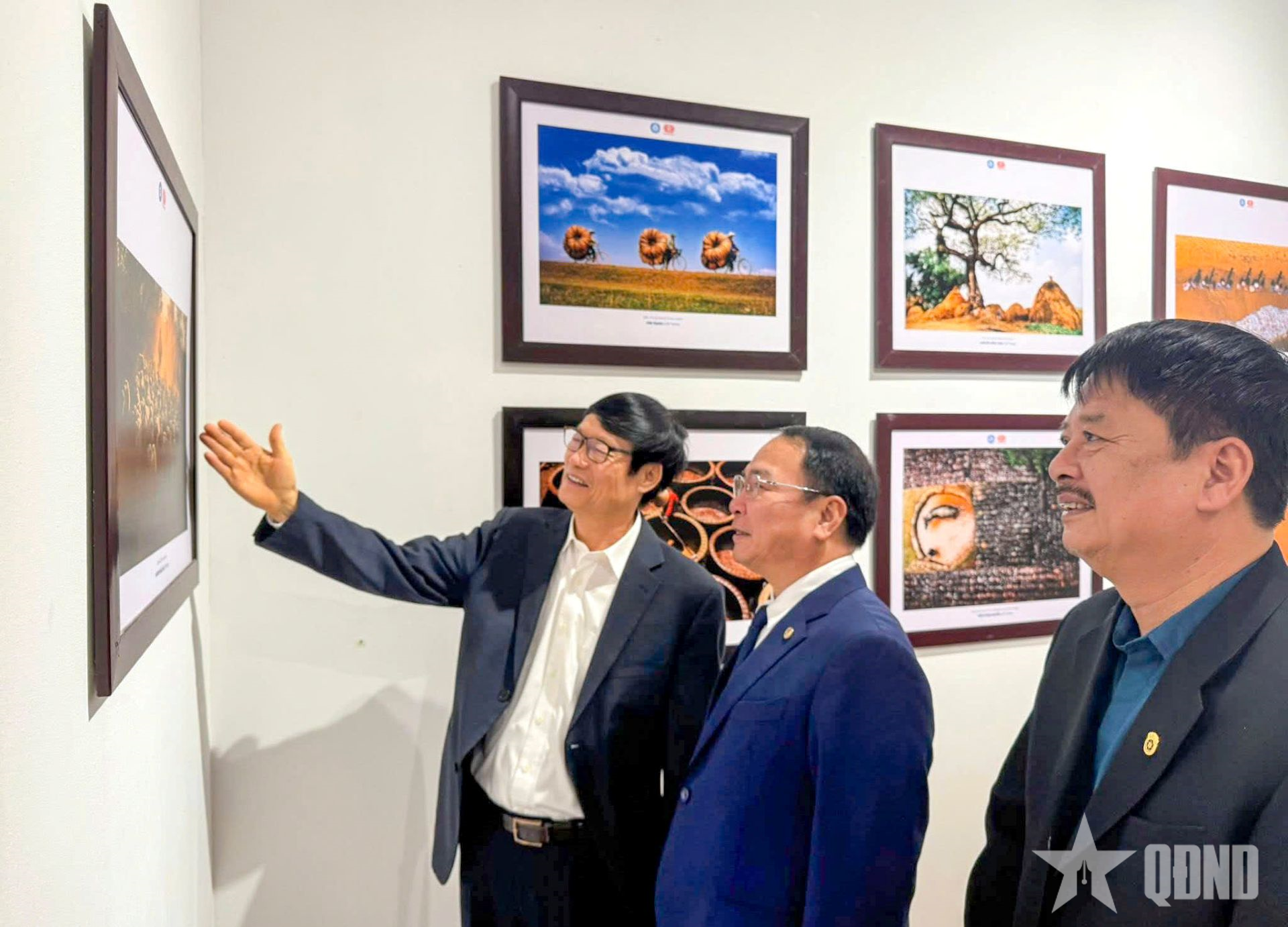 Triển lãm ảnh nghệ thuật “Việt Nam - Indonesia: Qua lăng kính tình bạn”