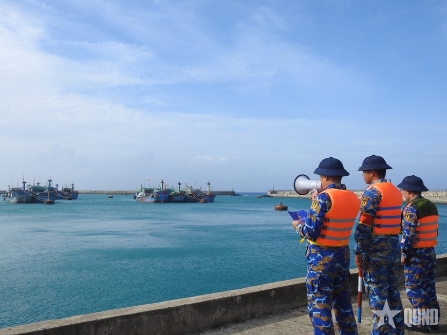 Đặc khu Trường Sa triển khai đồng bộ các phương án phòng, chống bão số 15 (Koto)