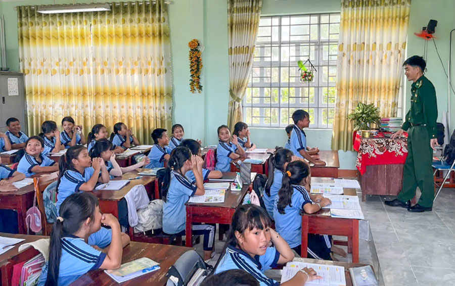 Góp phần nâng cao ý thức pháp luật cho học sinh